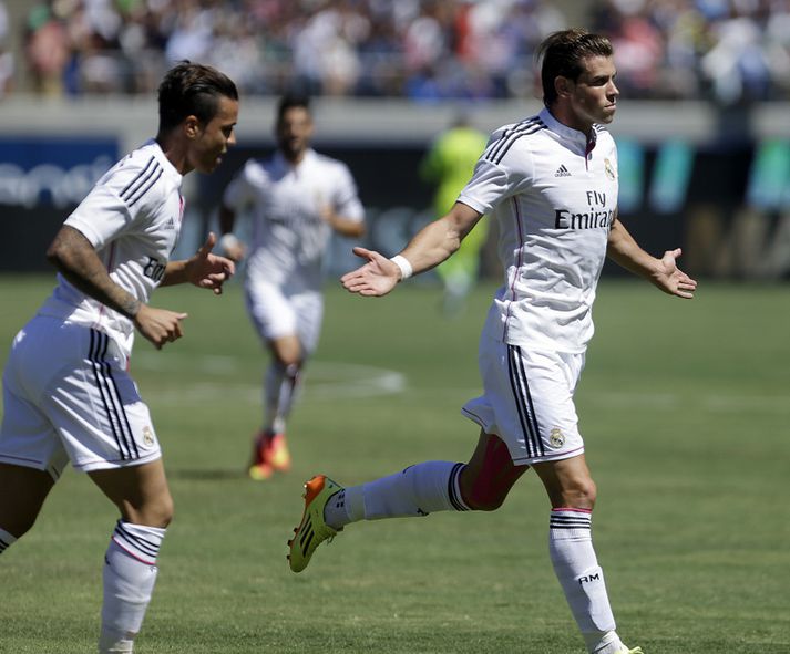 Bale fagnar marki sínu í nótt.