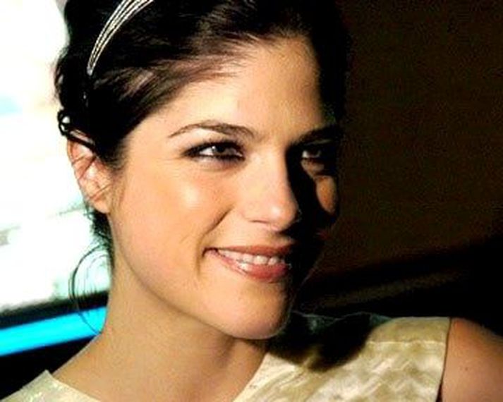 Selma Blair mun kynna nýjustu hátísku Chanel á næstunni.