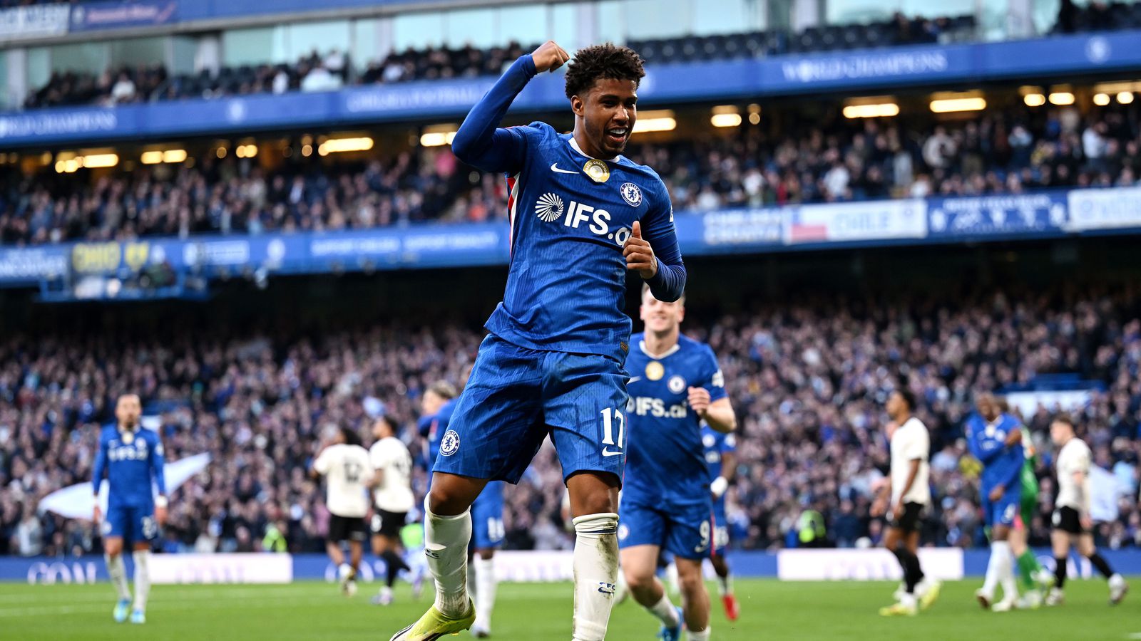 Chelsea flaug á­fram í undan­úr­slit