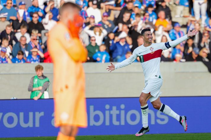 Cristiano Ronaldo fagnar markinu sem tryggði Portúgal sigur gegn Íslandi, í hans 200. landsleik.