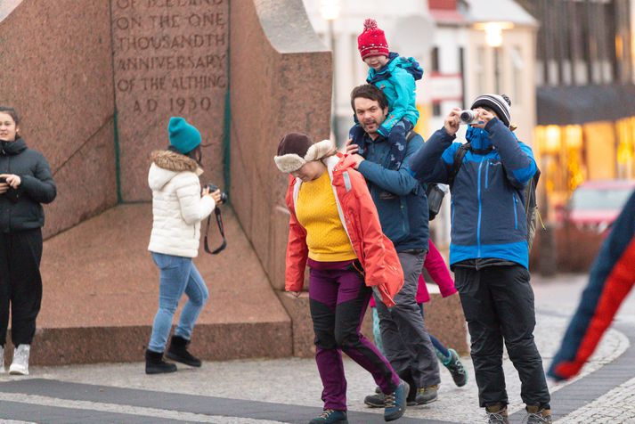 Það mun blása og rigna næstu daga.