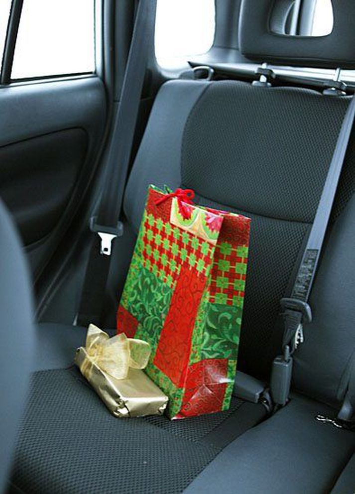 Jólagjafir í bíl Verðmæti sem skilin eru eftir í bílum freista gjarnan ógæfumanna.