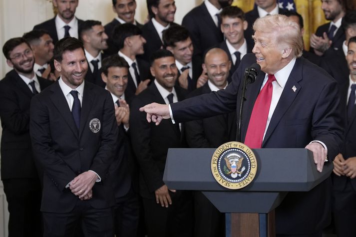 Donald Trump talaði um Pele fyrir framan Lionel Messi í Hvíta húsinu en benti svo á þann sem er betri.