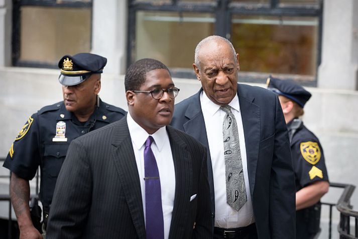 Bill Cosby er laus gegn tryggingu sem sakir standa.