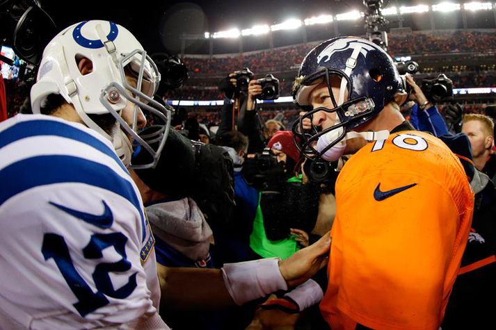 Peyton óskar Andrew Luck til hamingju með sigurinn í gær.