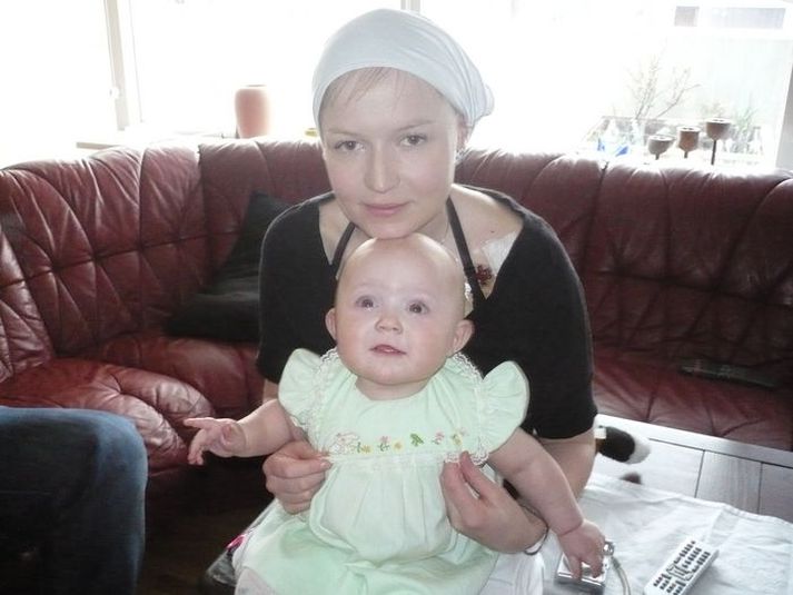 Sigrún með dóttur sína. Mynd/ úr einkasafni.