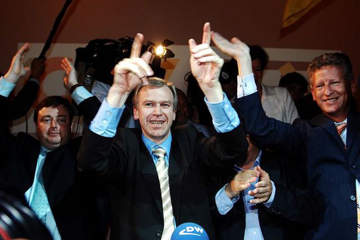 Yves Leterme. Leiðtogi kristilegra demókrata í flæmska hluta Belgíu fagnar í Brussel í gærkvöld.