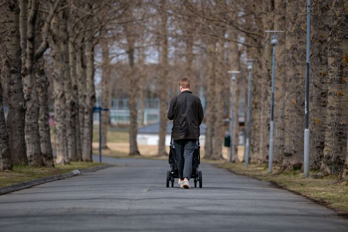Um 61 prósent þátttakenda telja sig verja of miklum tíma fyrir framan skjá og þar af um 25 prósent mjög sammála. 