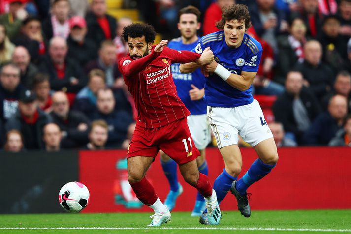 Mohamed Salah í baráttu við Leicester leikmanninn Caglar Soyuncu.