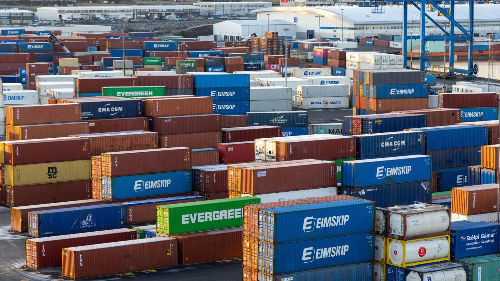 Tveir hand­teknu starfs­menn Eimskipa