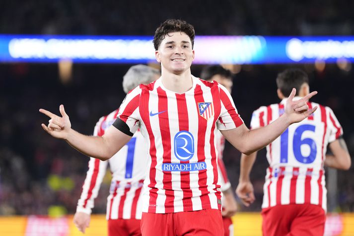 Julián Álvarez fagnar marki sínu á móti Barcelona í gærkvöldi en það var af betri gerðinni.