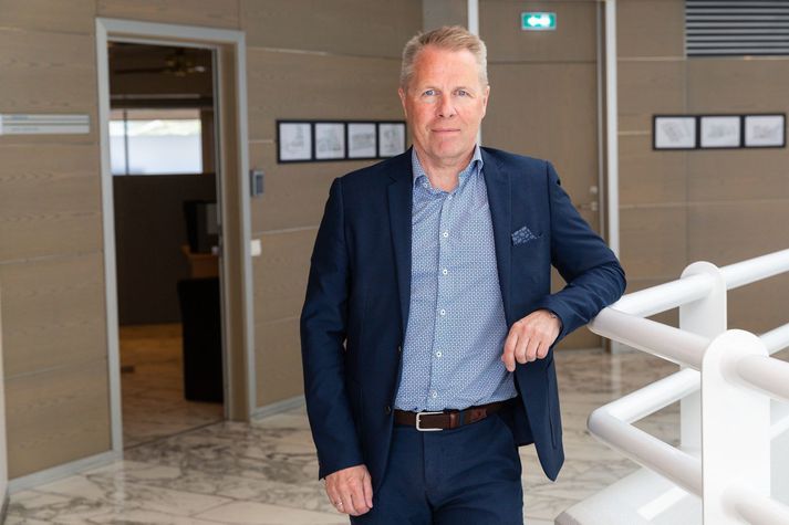 Birgir Gunnarsson er rekstrarfræðingur og starfaði áður sem forstjóri Reykjalundar og Heilbrigðisstofnunarinnar á Sauðárkróki.