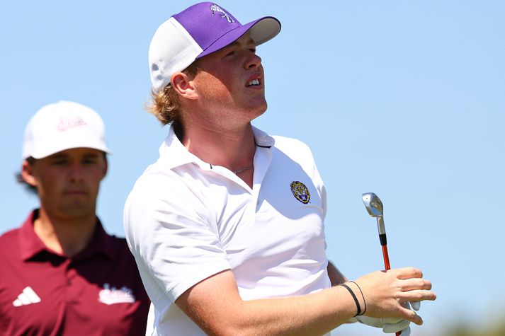 Öll augu íslenskra golfáhugamanna verða á Gunnlaugi Árna Sveinssyni í kvöld þegar hann hefur leik á U.S. Open risamótinu í golfi.