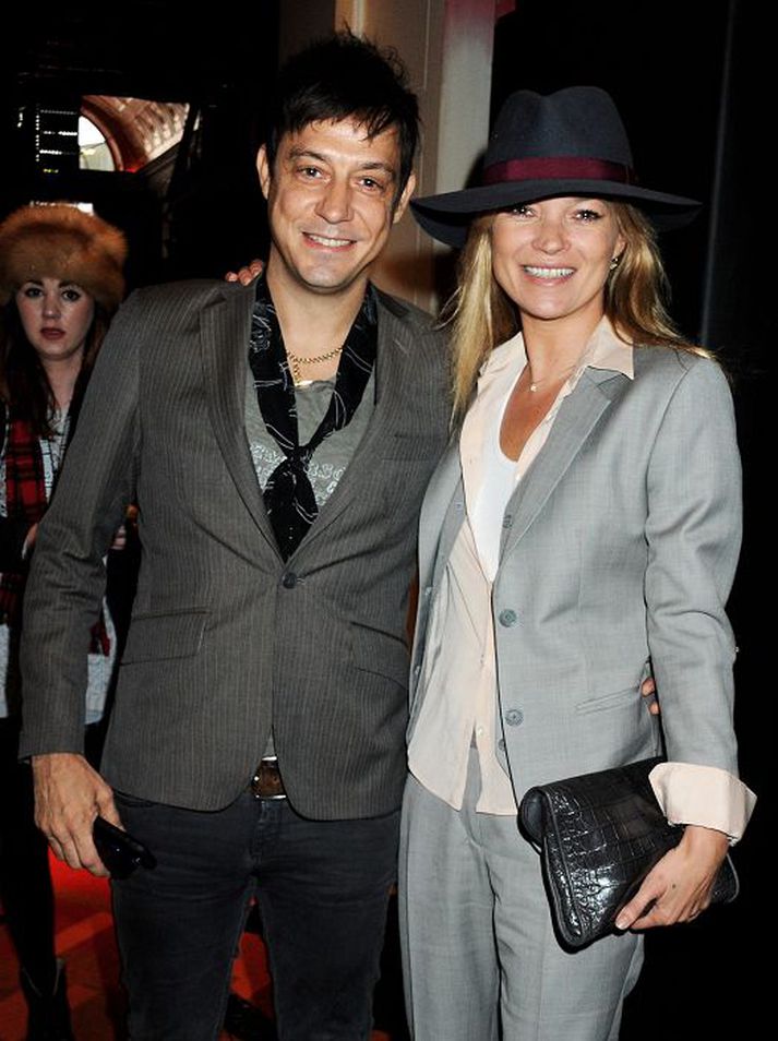 Kate Moss gengur að eiga Jamie Hince um næstu helgi en hún valdi John Galliano til að hanna brúðarkjólinn.
Nordicphoto/Getty