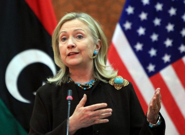 Hillary Clinton, utanríkisráðherra Bandaríkjanna, í Líbíu í dag.