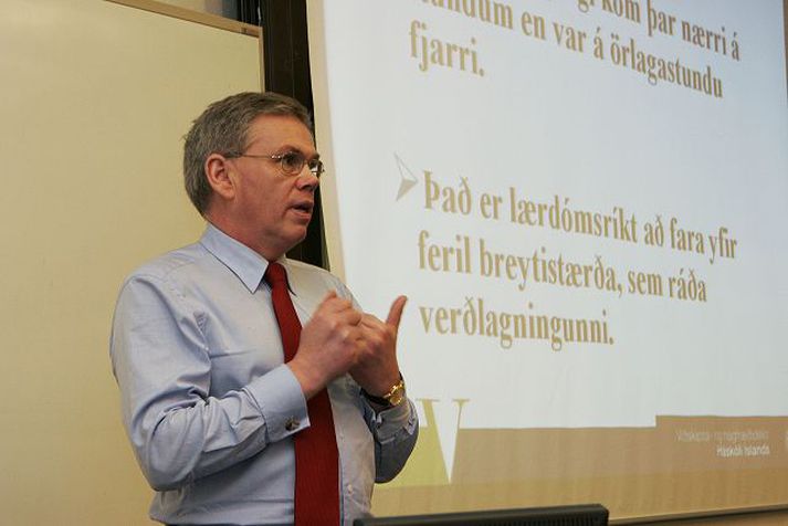Vilhjálmur Bjarnason aðjúnkt. Vilhjálmur kynnti helstu niðurstöður úr grein í vinnslu í Odda í gær. 