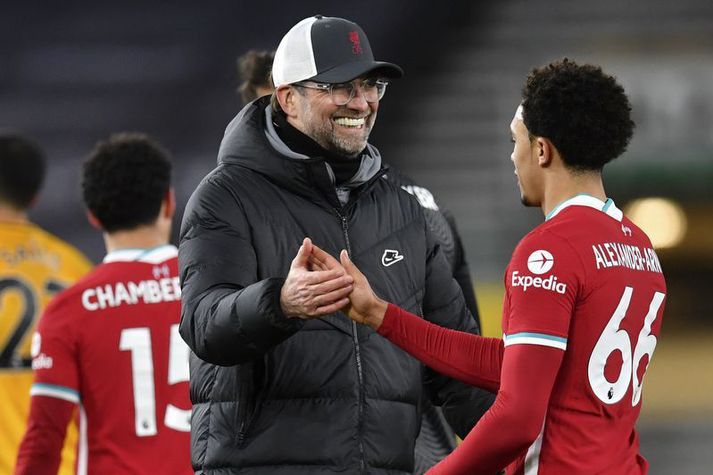 Jürgen Klopp með Trent Alexander-Arnold eftir sigurinn á Wolves í síðasta leik.