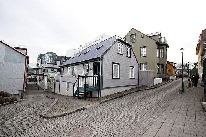 Fischersund 3 hefur verið heimili hjónanna Sólveigar Eggertsdóttur og Þráins Bertelssonar um árabil en gæti nú orðið gistihús. 