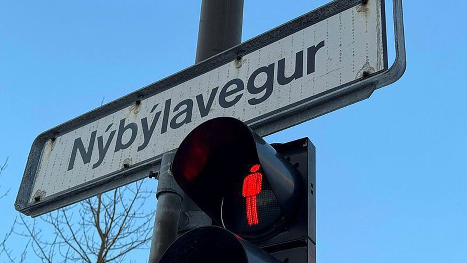 Ó­virk um­ferðar­ljós valda töfum