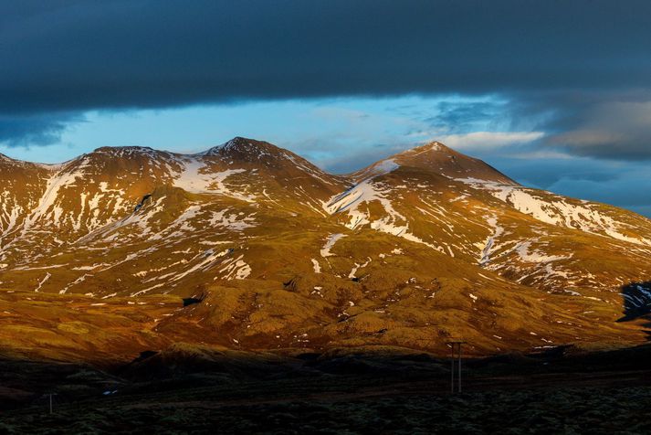 Þyrlan hefur verið kölluð út vegna slyss á göngufólki í Móskarðshnúkum.