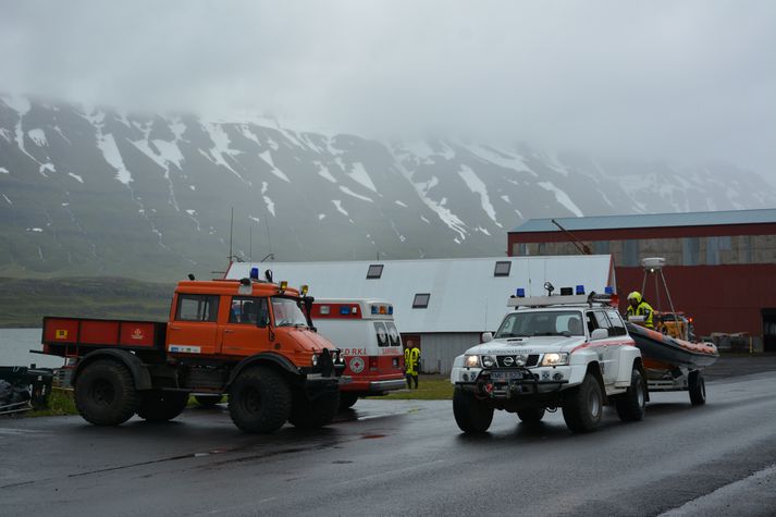 Hér má sjá björgunarsveitarmenn í Ísólfi að störfum fyrir austan í dag.