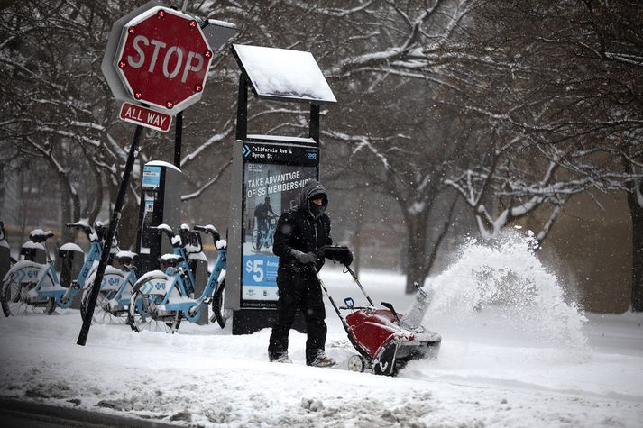 Mikils snjóþunga og kulda hefur gætt víða í Bandaríkjunum, meðal annars í Chicago. Kuldinn hefur þó ekki náð hámarki.