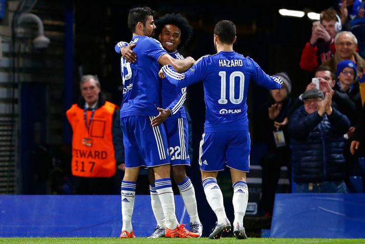 Willian, Diego Costa og Edin Hazard fagna marki með Chelsea.