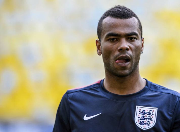 Ashley Cole vill spila áfram í Meistaradeildinni.