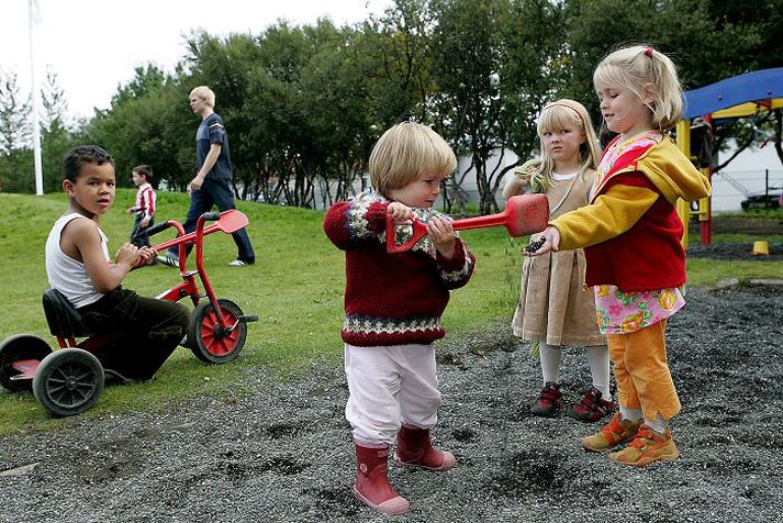 Fáir karlar starfa á leikskólum, og aðeins einn starfar sem leikskólastjóri. 
