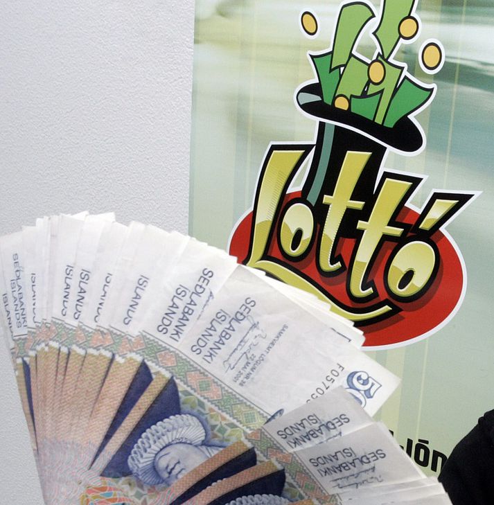 Alls voru fjórir miðaeigendur með allar tölur réttar og fékk hver um sig um 23,5 milljónir króna í sin hlut.