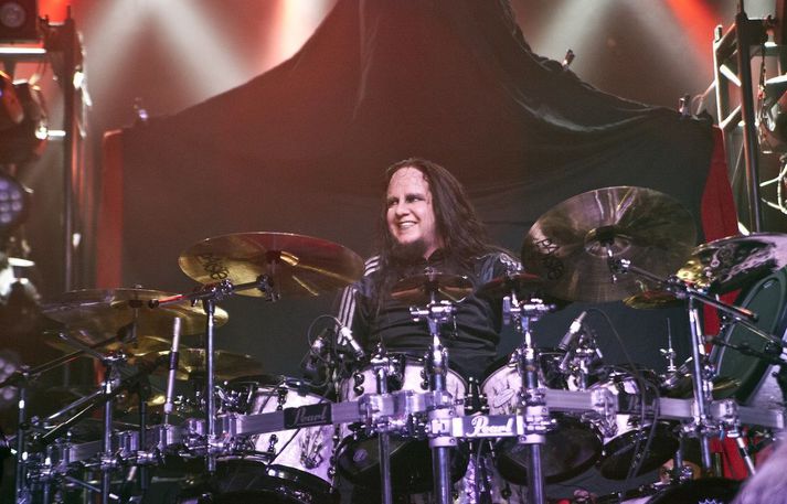 Joey Jordison á tónleikum með Vimic árið 2017.