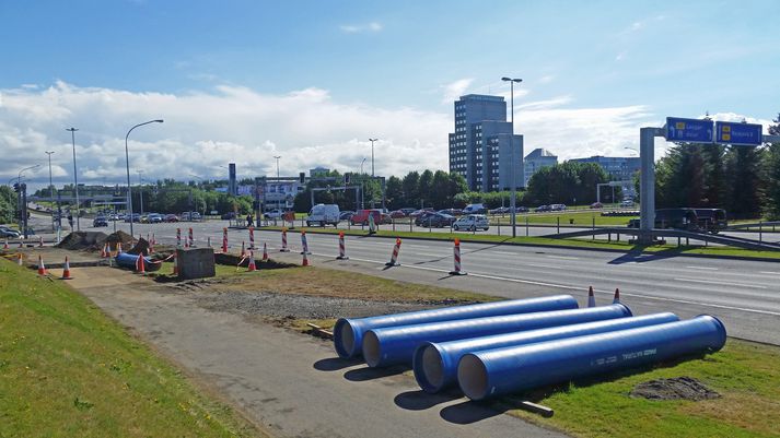 Reikna má með að umferð gangi hægar um gatnamótin þá daga sem framkvæmdir standa yfir.