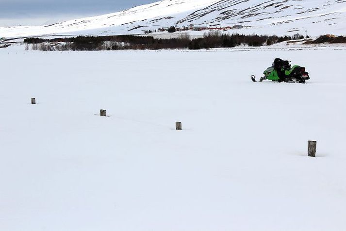 Kornrækt á Norðurlandi verður vart svipur hjá sjón í sumar, vegna snjóalaga, sem enn liggja víða yfir túnum.