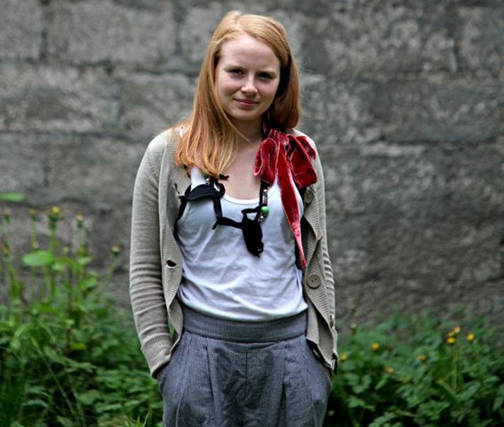 Halla Einarsdóttir stendur fyrir verkefninu Augnablik sem er á vegum Listhópa Hins hússins. Myndir hennar birtast bæði á vefsíðu verkefnisins og í gluggum tuttugu verslana á Laugavegi.