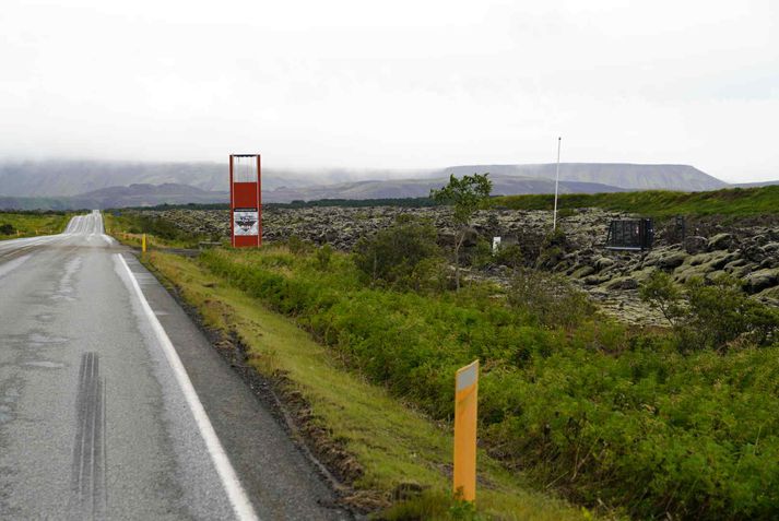 Keppnin var sýnd í beinni útsendingu G7 media en útsending rofin þegar slysið átti sér stað. Bílinn lenti ofan á starfsmönnunum. Þeir eru ekki í lífshættu en voru fluttir á bráðamóttöku Landspítalans. Áfallateymi Rauða krossins er á leið á vettvang. Myndin er tekin við aksturssvæði AÍH í Hafnarfirði.