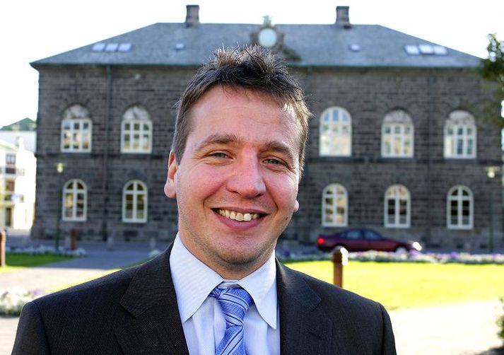 Guðlaugur Þór Þórðarson keppti ásamt Sögu Garðarsdóttur í rallí fyrir sjónvarpsþáttinn Á fullu gazi. 