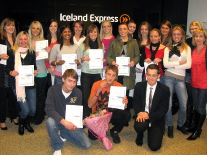 Það var glatt á hjalla hjá nýútskrifuðum flugliðum Iceland Express við útskriftina sl. föstudag.