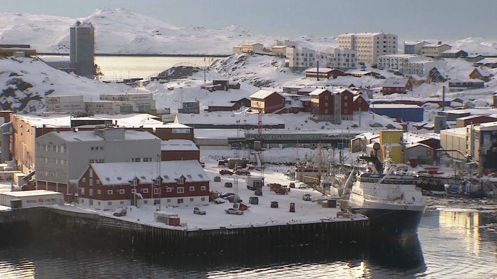 Frá Nuuk, höfuðstað Grænlands. Gamla höfnin í forgrunni.