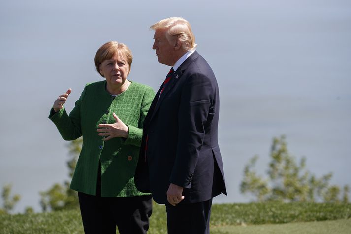 Angela Merkel ræðir við Trump, ef til vill um tollamálið.