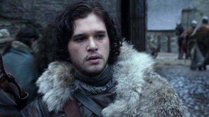 Jon Snow sem leikinn er af Kit Harington er sendur í könnunarleiðangur norður fyrir Vegginn í sjónvarpsþáttunum Game of Thrones. Þau atriði verða tekin upp á Íslandi. Þættirnir eru sýndir á sunnudagskvöldum á Stöð 2.