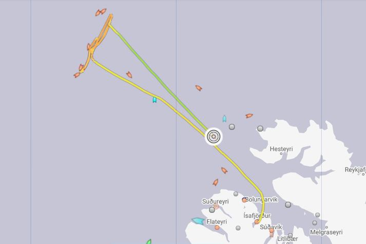 Skipið sneri aftur í land eftir að ljóst var að meirihluti áhafnar væri smitaður af veirunni. Hér má sjá ferðalag þess frá höfn og til baka.