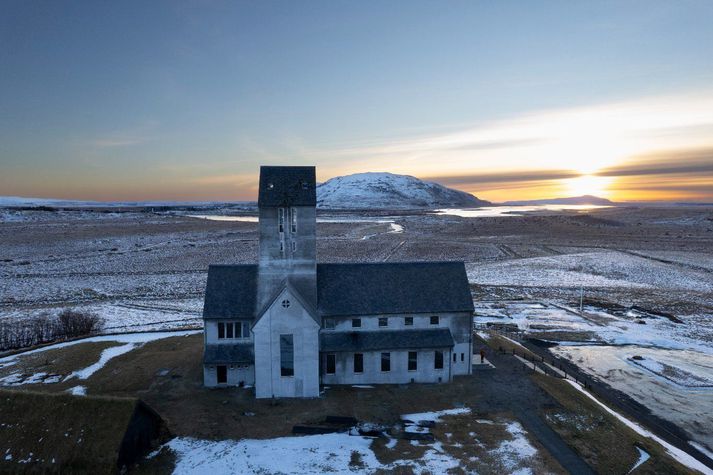 Ómáluð Skálholtsdómkirkja en það stendur þó allt til bóta á nýju ári.