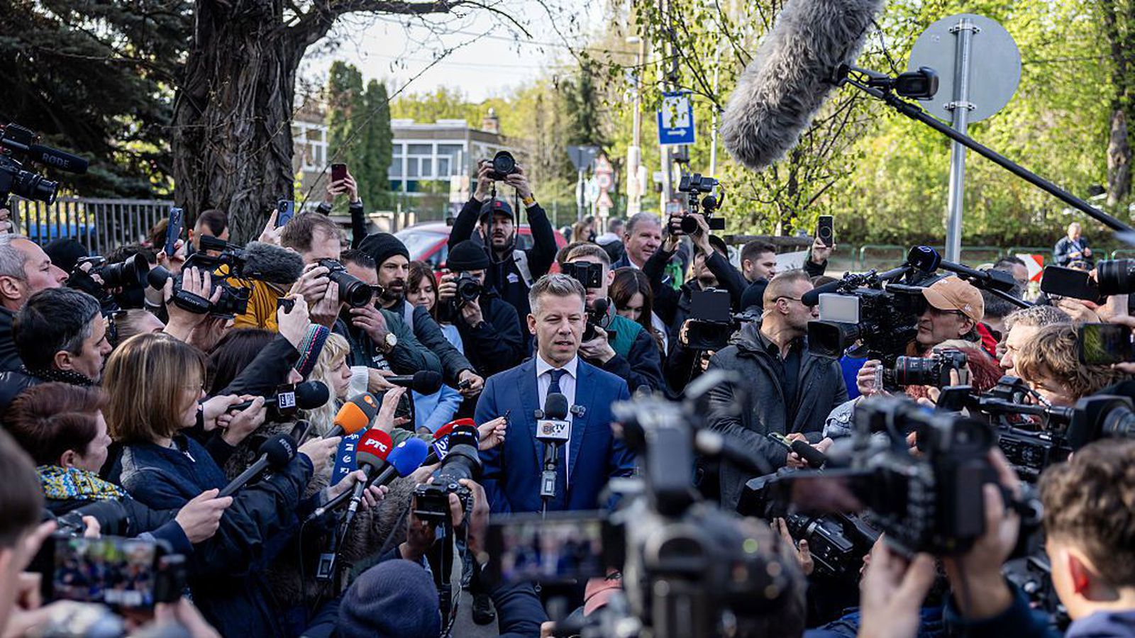 Fréttaútsending stöðvuð til að upp­ræta á­róður Orbáns