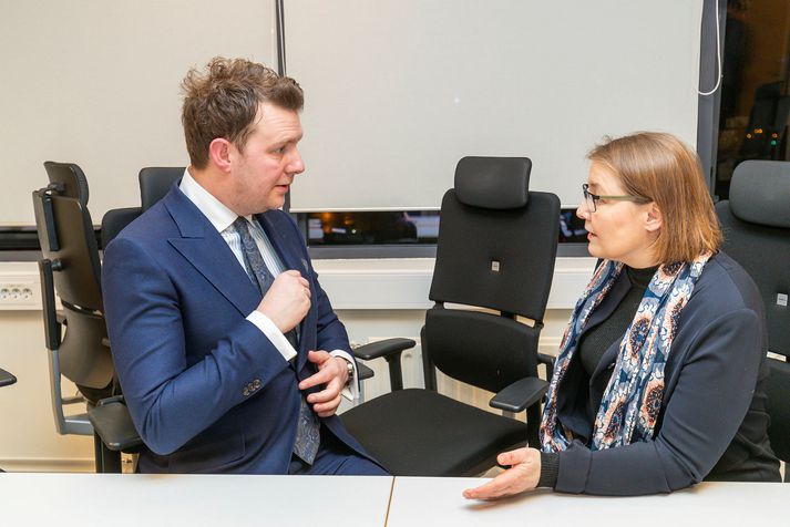 Halldór Benjamín Þorbergsson segir SA og ASÍ verða að ná saman um að lækka launakostnað fyrirtækja tímabundið. Fimmti hver maður á vinnumarkaði sé annað hvort á atvinnuleysisbótum eða hlutabótum vegna skerts starfshlutfalls.