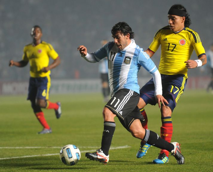 Carlos Tevez verður á varamannabekknum hjá Argentínu í kvöld.
