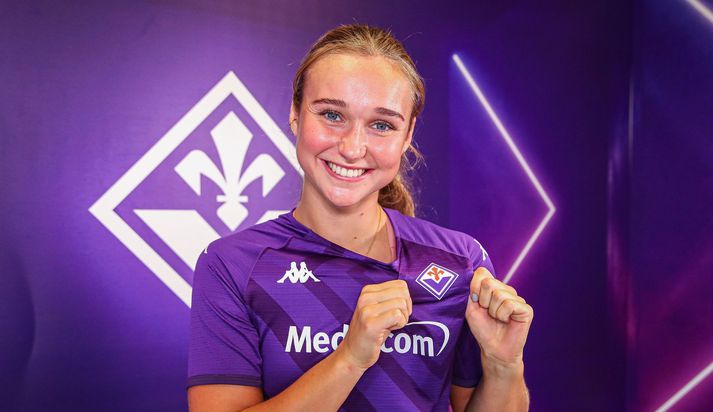 Alexandra Jóhannsdóttir er orðin leikmaður Fiorentina og spilar því í fjólubláu næstu misseri.