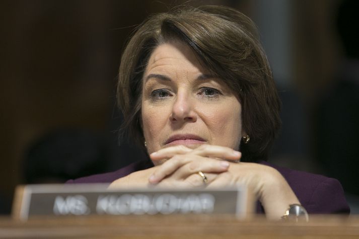 Klobuchar sat í nefndinni sem yfirheyrði þáverandi hæstaréttardómaraefnið Kavanaugh.