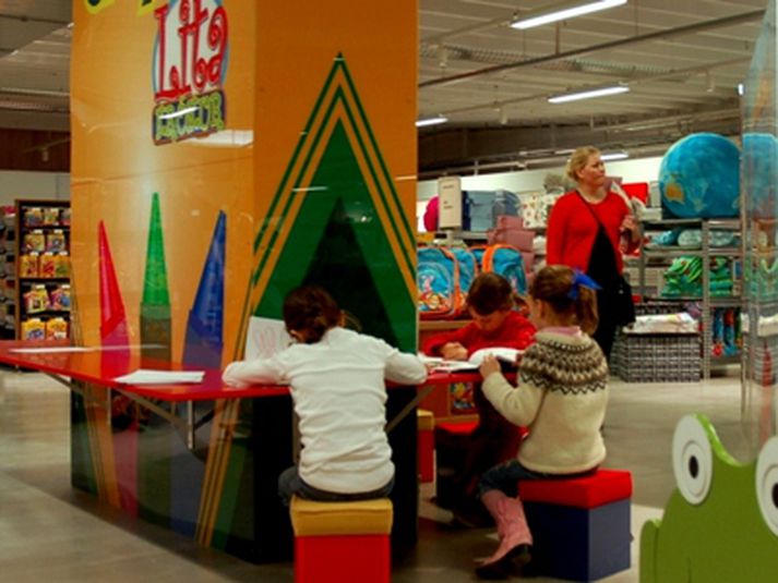 Sérstakt tillit er tekið til barna-og fjölskyldufólks í versluninni.