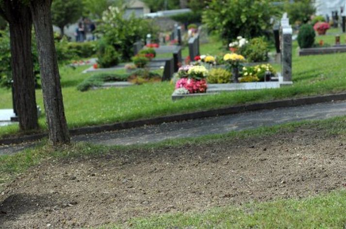 Lík Hess var grafið í þessum kirkjugarði. Mynd/ afp.