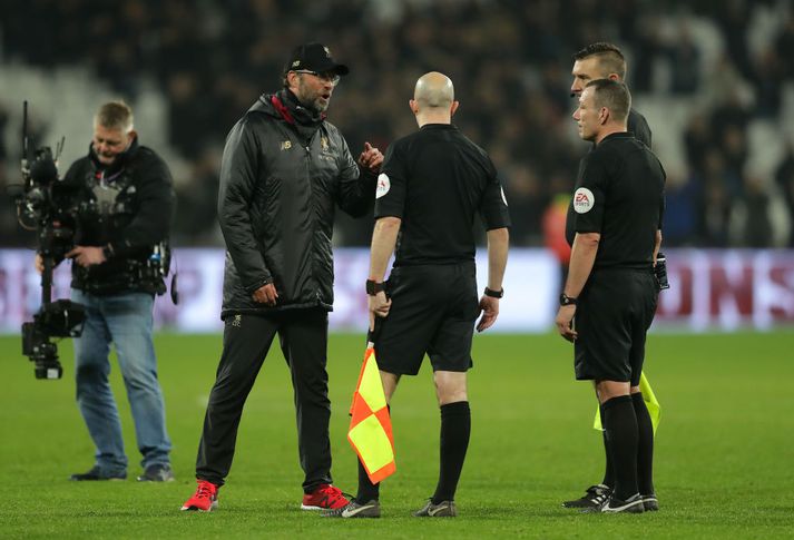 Klopp ræddi málin við Friend í leikslok á London Stadium